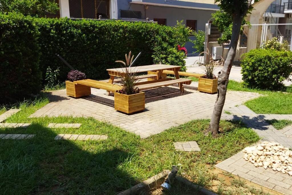 Μονοκατοικία Με Κήπο Στη Θάλασσα. Corinth Exteriör bild